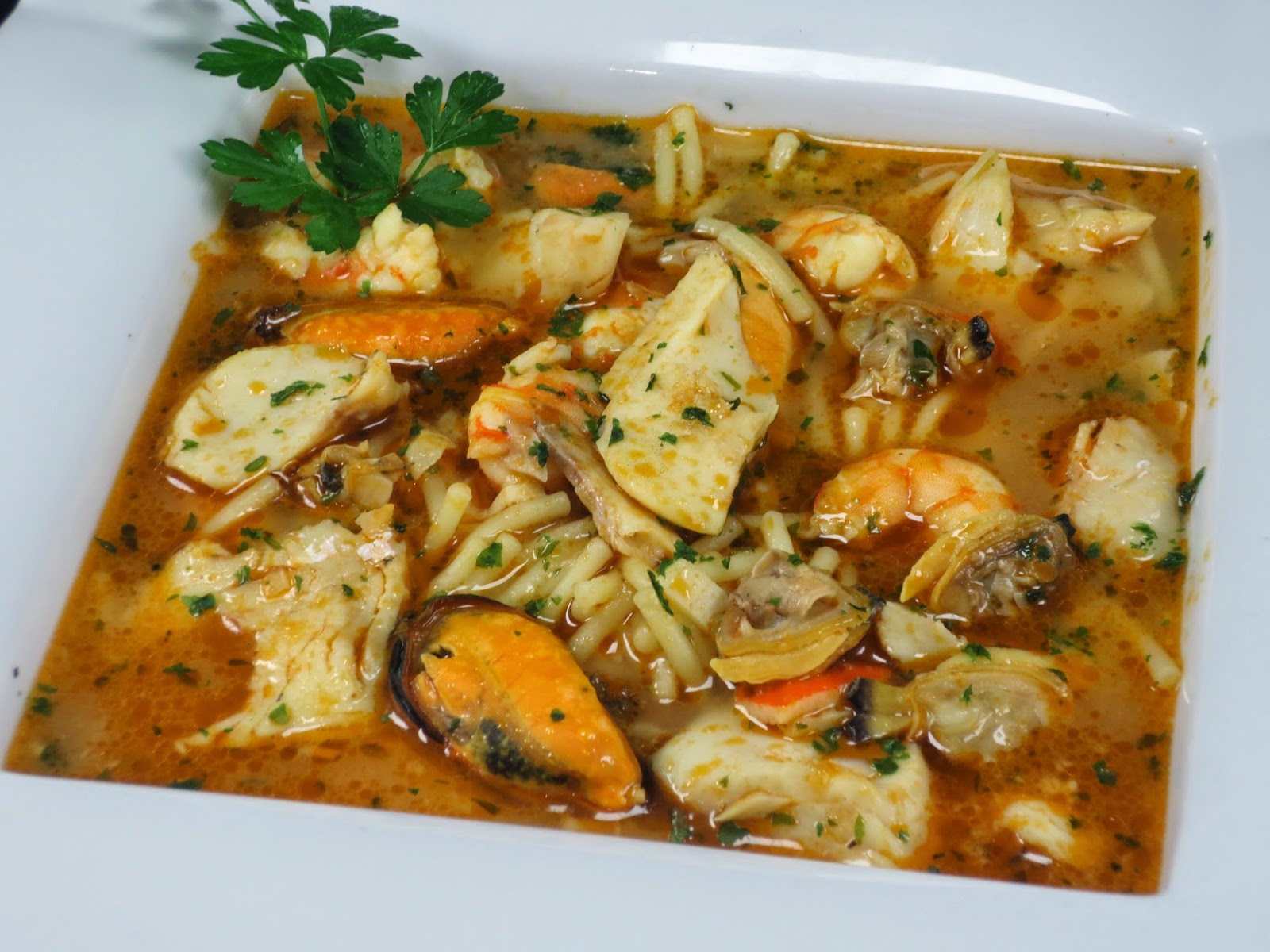 Sopa de pescado olla GM