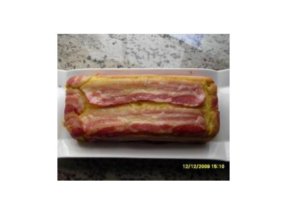 Plum-cake de tortilla y bacon
