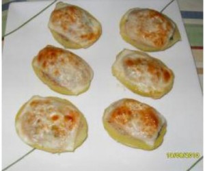 Patatas rellenas de jamón y piña