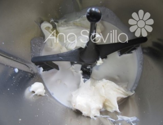 Mezclar la nata con mascarpone