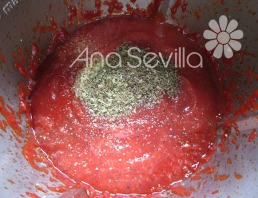 Añadir el tomate natural y especias