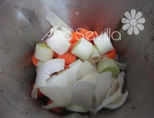 Picar las verduras del sofrito