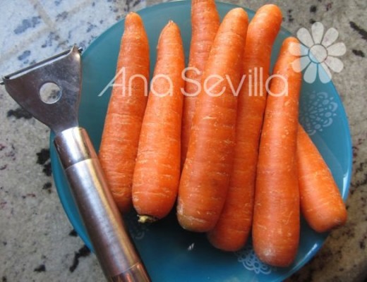 Pelar las zanahorias