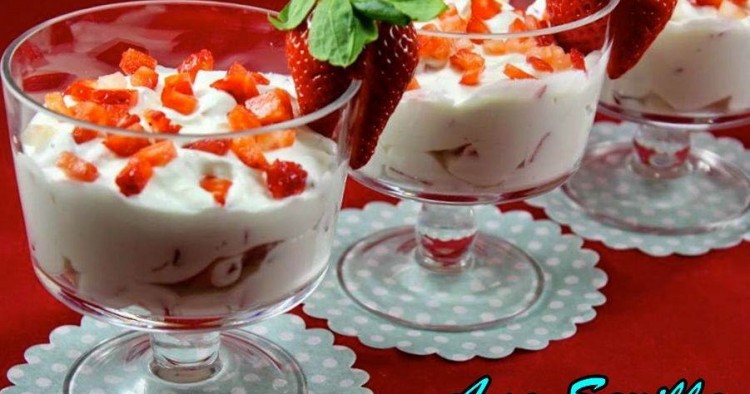 Fresas con nata y yogurt