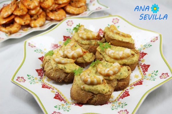 Crostinis de langostinos