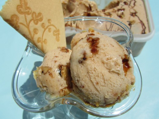 Helado de vainilla y nueces