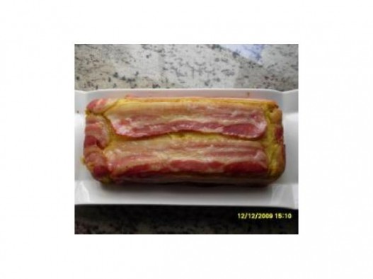 Plum-cake de tortilla y bacon