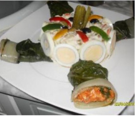 Molde de ensaladilla con acelgas rellenas