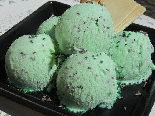 Helado de menta y chocolate