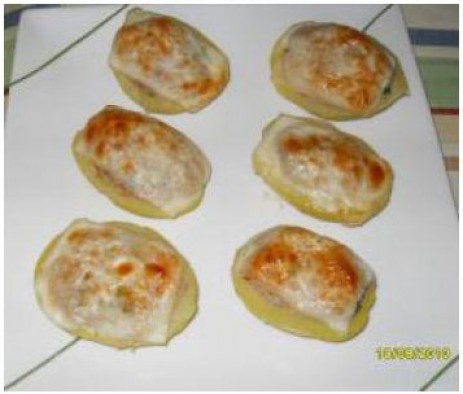 Patatas rellenas de jamón y piña