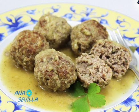 Albóndigas en salsa de cebolla