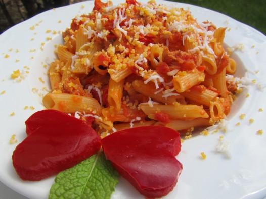 Macarrones con tomate y atún