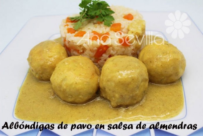 Albóndigas de pavo en salsa de almendras