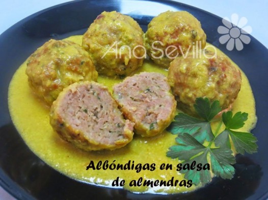 Albóndigas en salsa de almendras