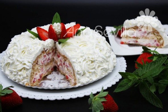 Bomba de nata y fresas