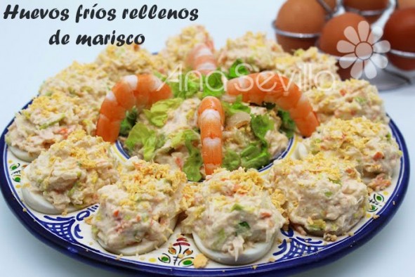 Huevos fríos rellenos de marisco