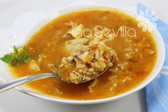 Sopa de arroz con pollo y verduras