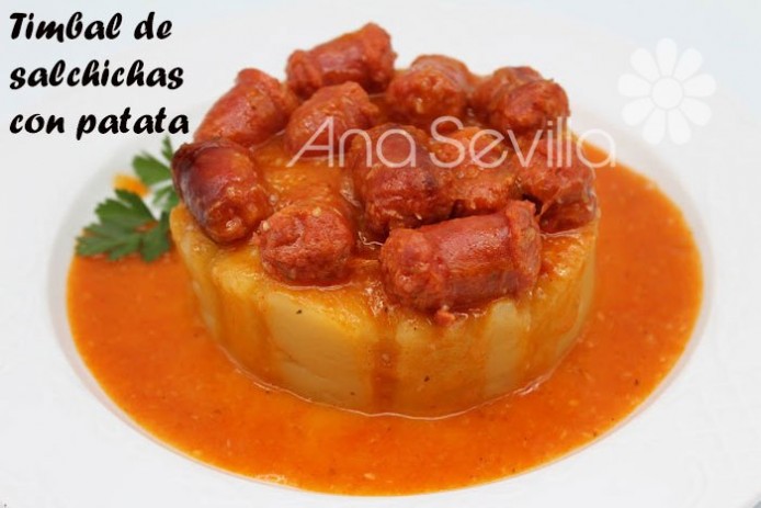 Timbal de salchichas con patatas