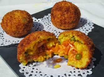 Arancini de pizza (Bolas de arroz)