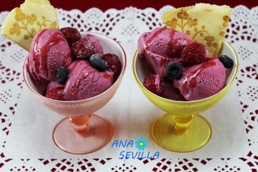 Helado de frutos rojos y yogur