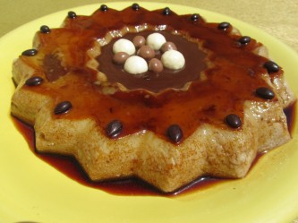 Flan de peras y salsa de chocolate