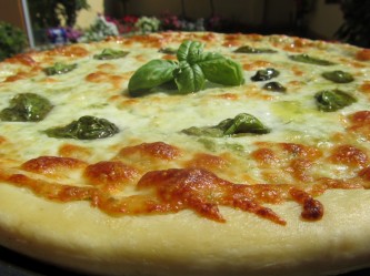 Pizza al pesto