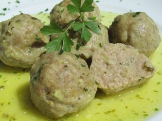 Albóndigas en salsa verde