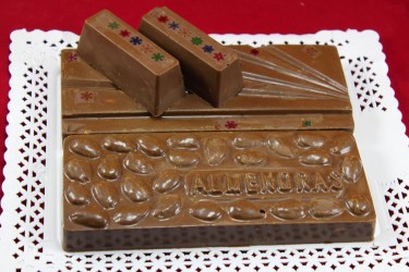 Turrón de chocolate y almendra