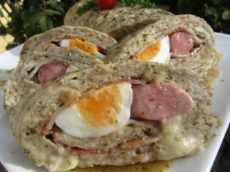 Pastel de carne relleno