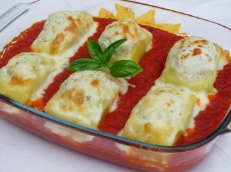 Patatas rellenas de pollo y tomate