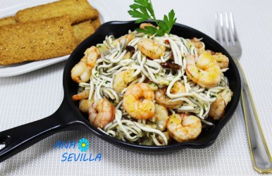 Gulas al ajillo con gambas