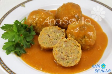 Albóndigas en salsa española