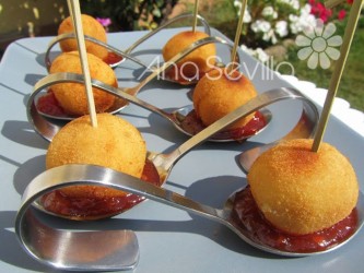 Croquetas de cebolla frita y queso de cabra