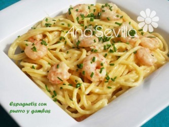 Espaguetis con puerro y gambas