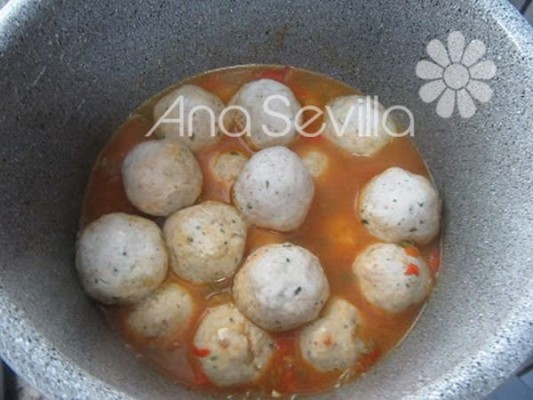 Albóndigas de pollo al chilindrón olla GM