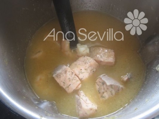 Guiso de fideos con salmón Mambo