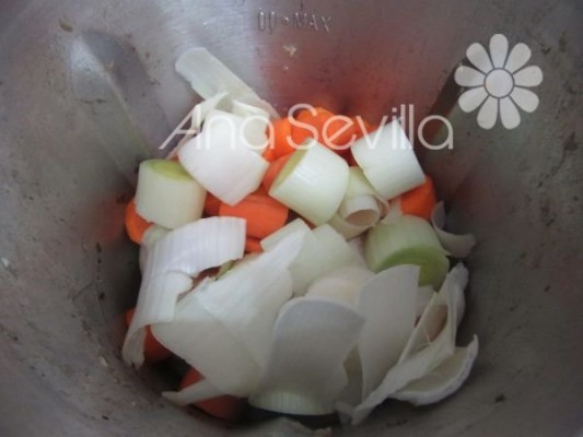 Picar las verduras del sofrito