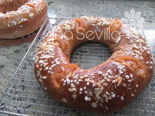 Rosca de Pascua ya horneada