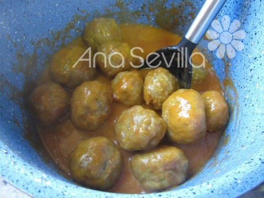 Albóndigas en salsa española 