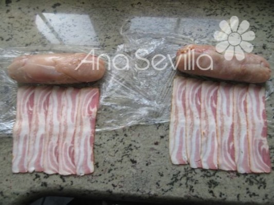 Cubrir con las lochas de bacon superpuestas