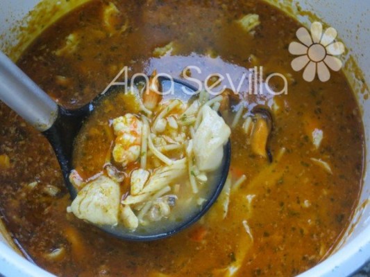 Sopa de pescado olla GM