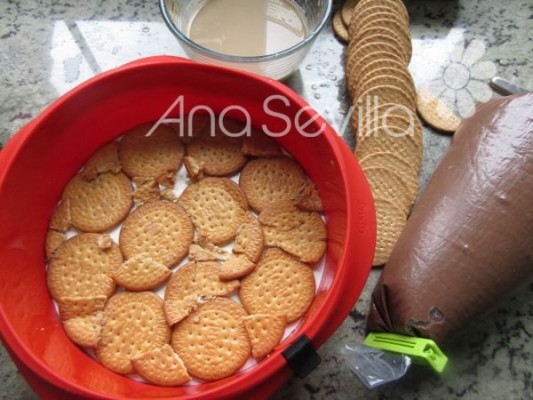 Capa de galletas remojadas