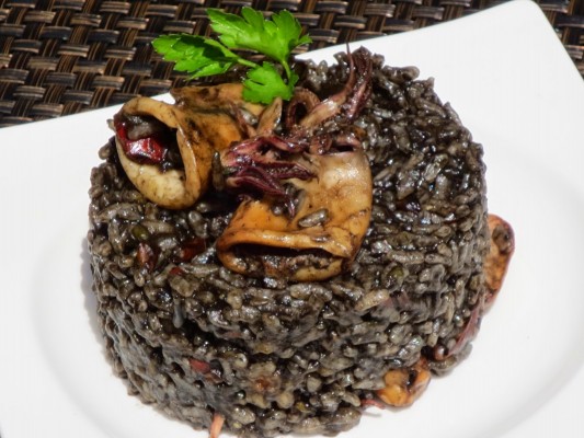 Arroz negro con chipirones