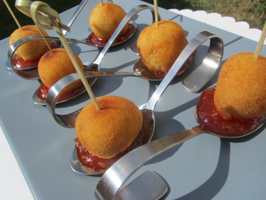 Croquetas de cebolla frita y queso de cabra