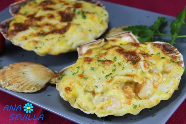 Vieiras gratinadas de merluza