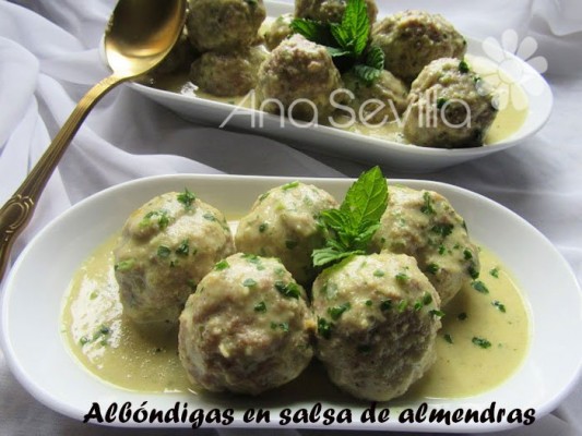 Albóndigas en salsa de almendras