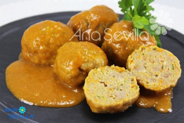 Albóndigas en salsa española