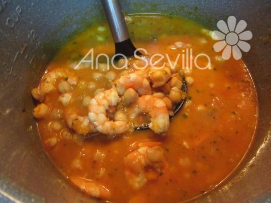 Garbanzos con langostinos