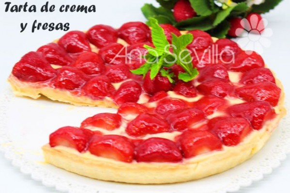 Tarta de crema y fresas