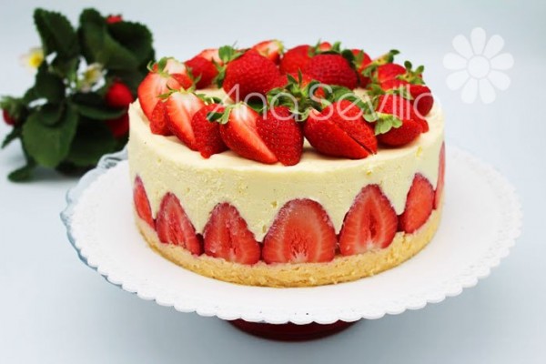 Tarta mousse de mascarpone y fresas